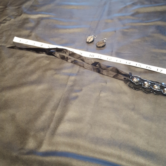 Lace Sequenced  Bib Necklace Set, EUC - Picture 6 of 6